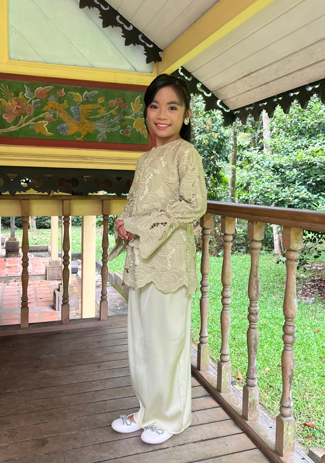 Klasik Raya Anggrek Girl Lace Kurung in Green