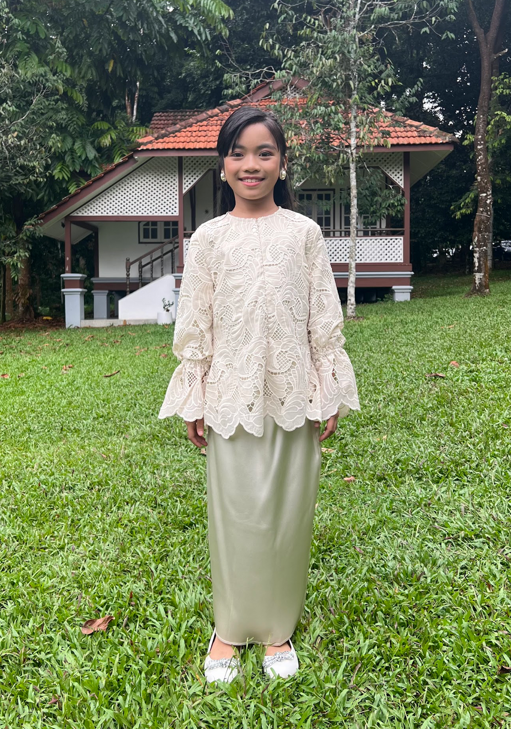 Klasik Raya Melati Girl Lace Kurung in Beige