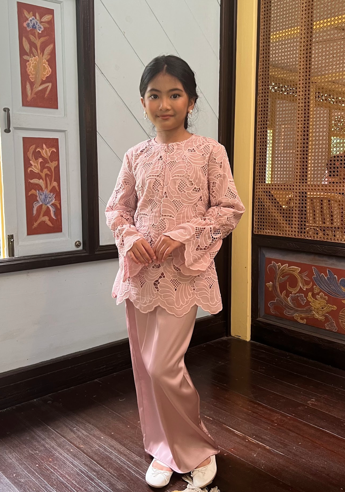 Klasik Raya Kemboja Girl Lace Kurung in Pink