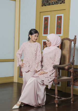 Klasik Raya Kemboja Girl Lace Kurung in Pink