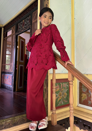 Klasik Raya Mawar Girl Lace Kurung in Red