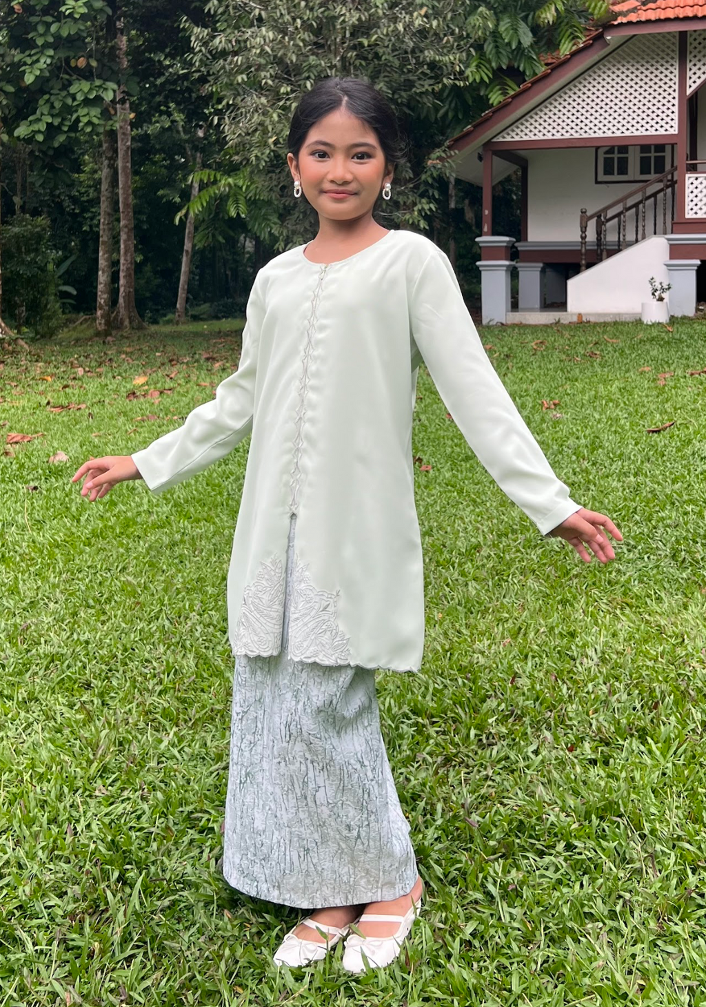 Klasik Raya Anggrek Girl Pahang Kurung in Green