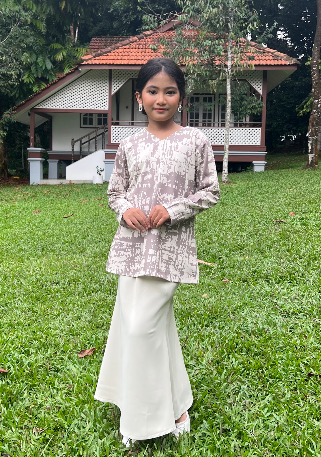 Klasik Raya Melati Girl Printed Kurung in Beige