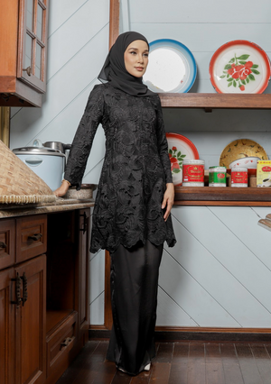 Klasik Raya Kekwa Lace Kurung in Black