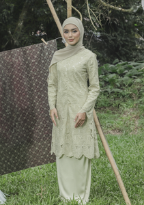 Klasik Raya Anggrek Lace Kurung in Green