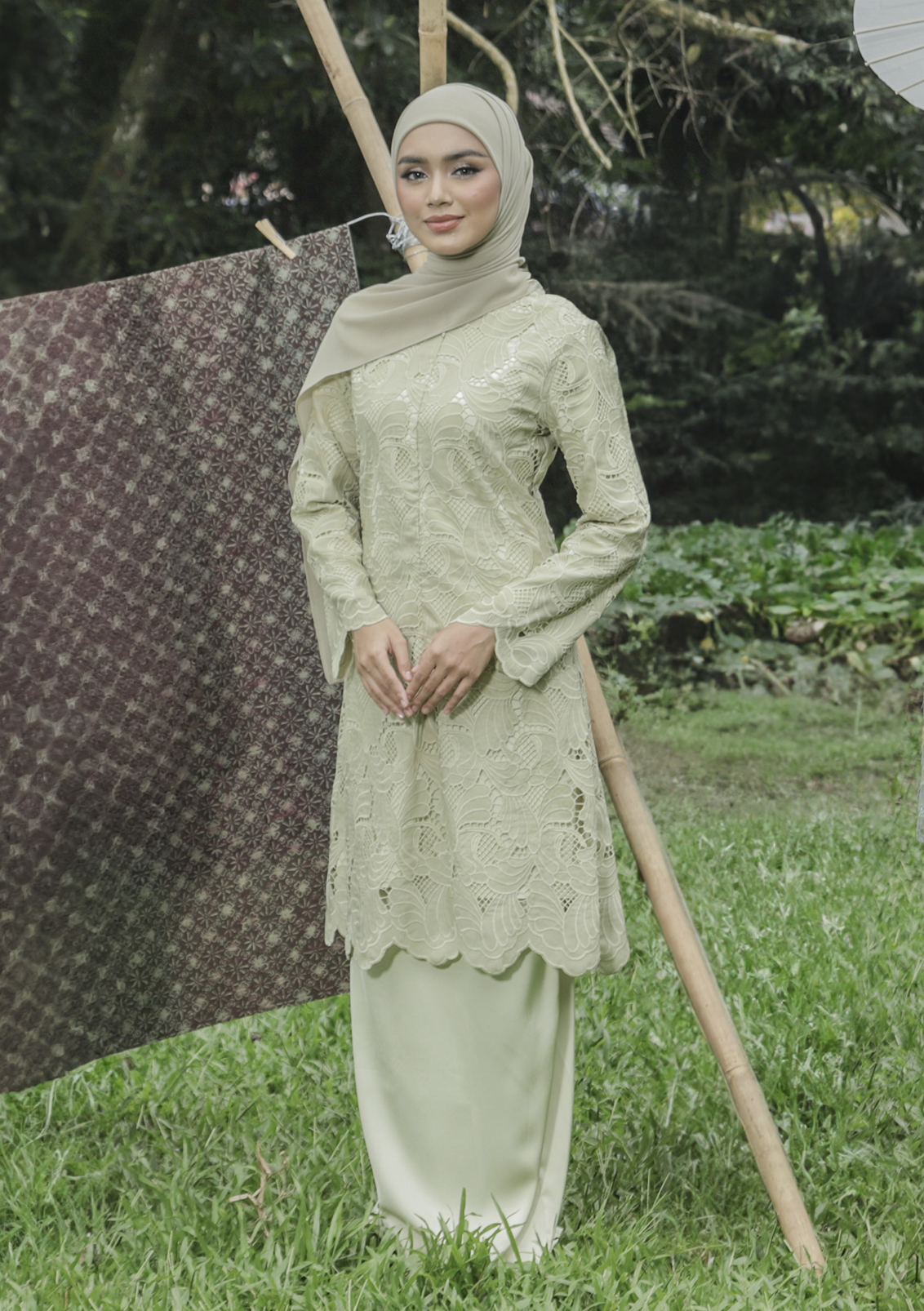 Klasik Raya Anggrek Lace Kurung in Green