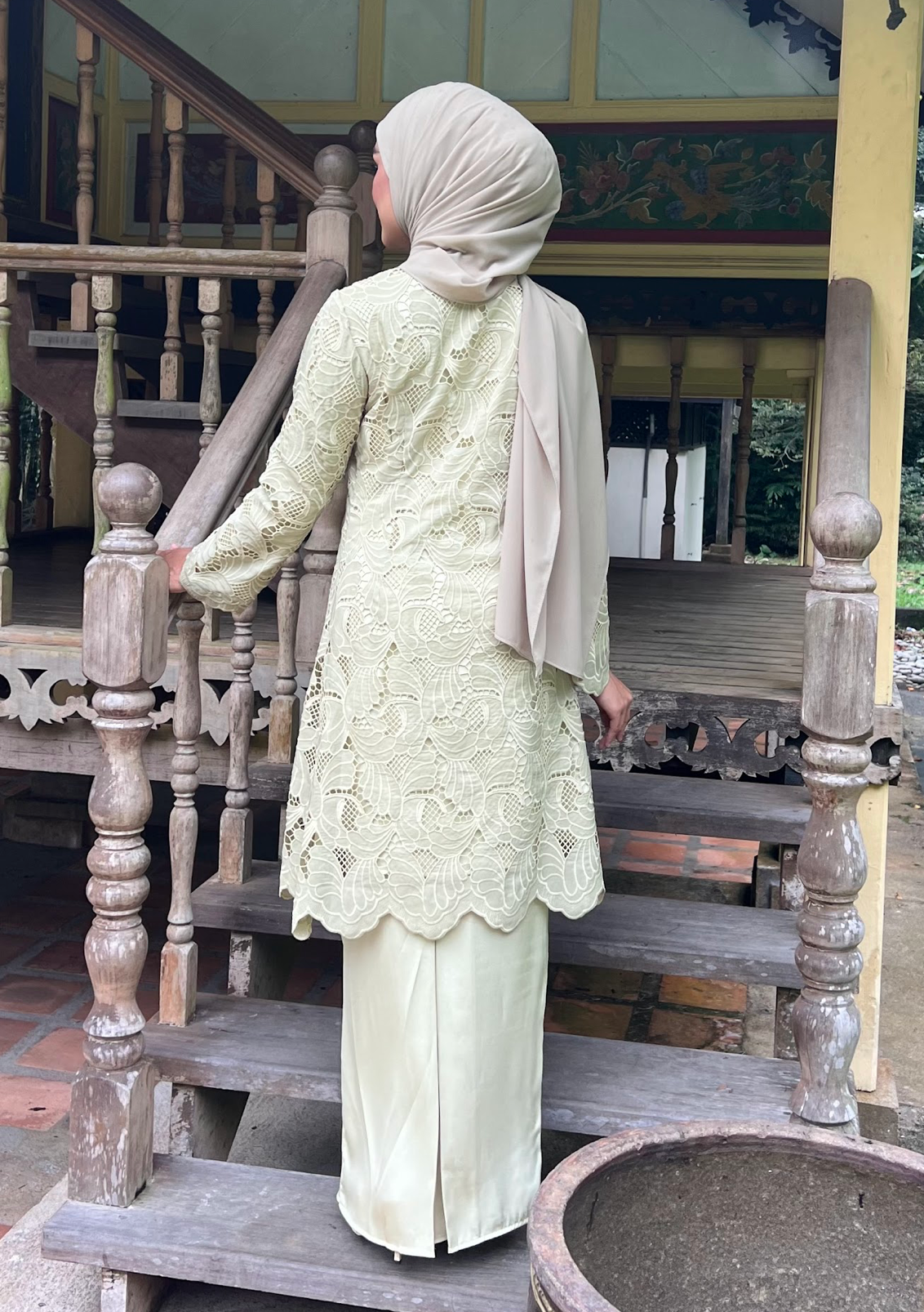 Klasik Raya Anggrek Lace Kurung in Green