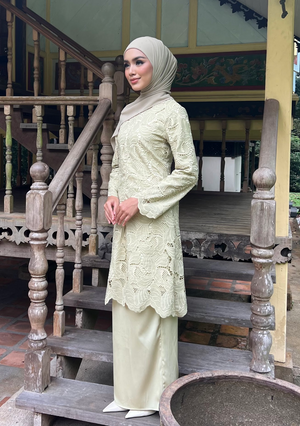 Klasik Raya Anggrek Lace Kurung in Green