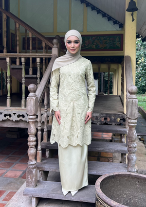 Klasik Raya Anggrek Lace Kurung in Green