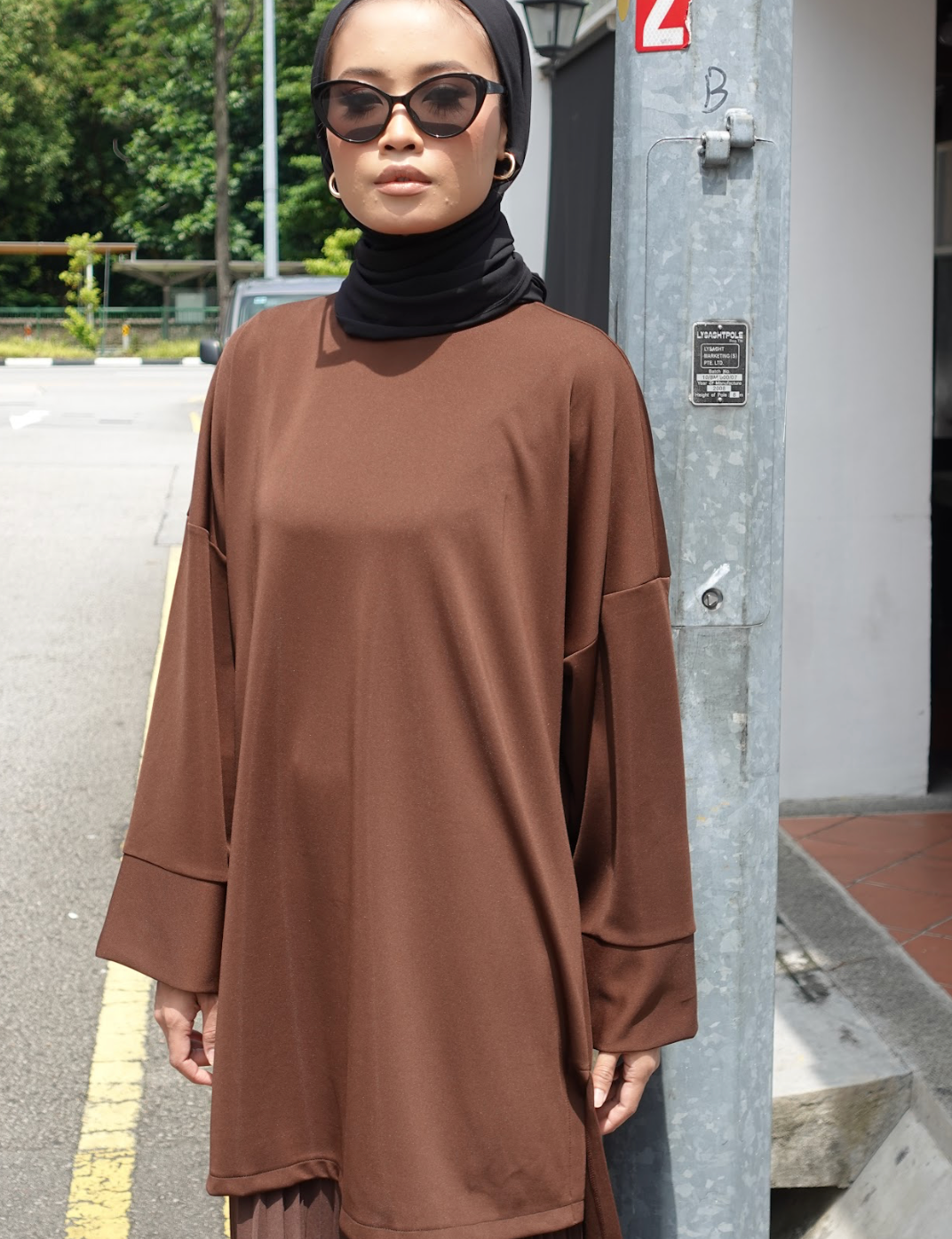 Oversized Top with Pleated Skirt in Dark Brown