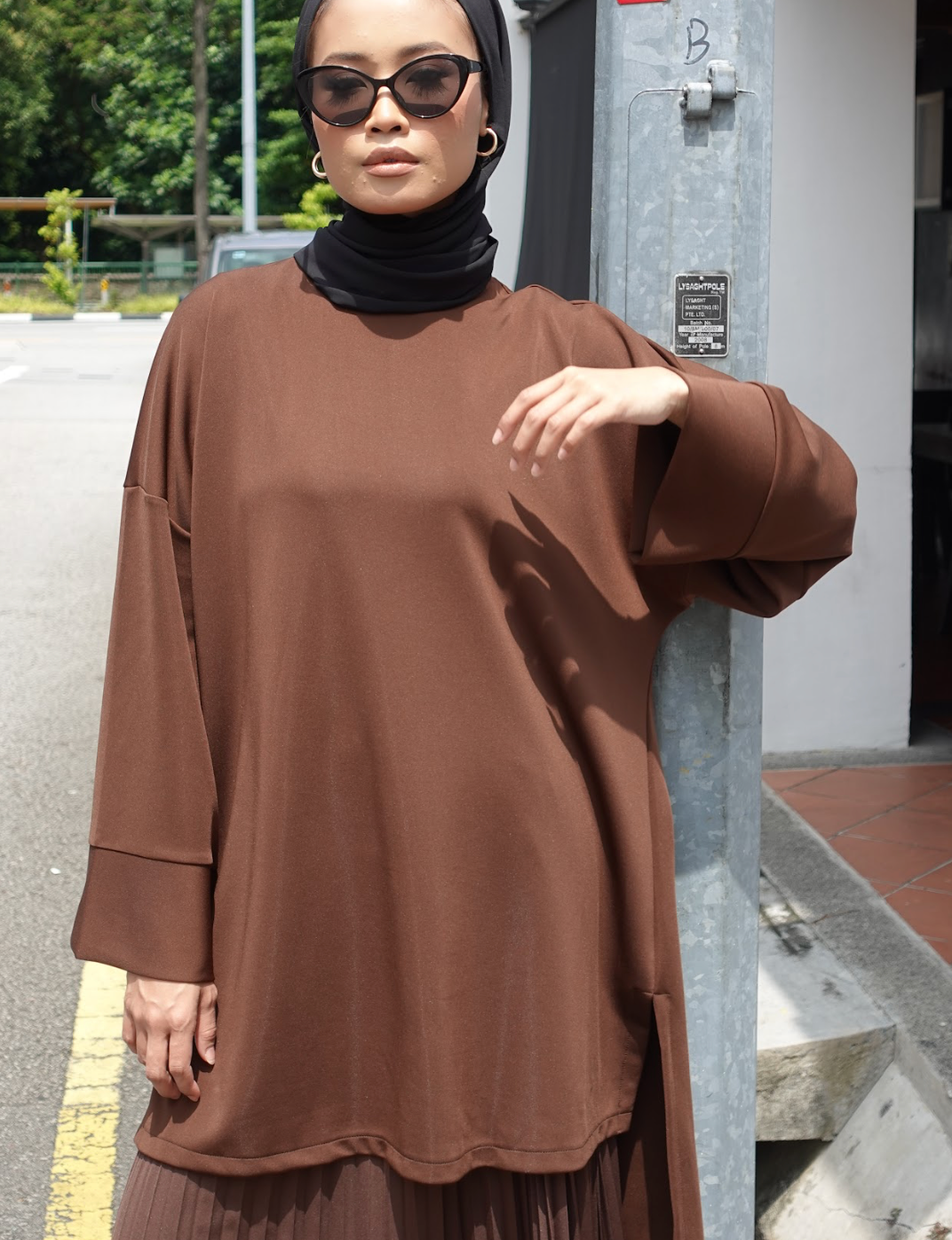 Oversized Top with Pleated Skirt in Dark Brown