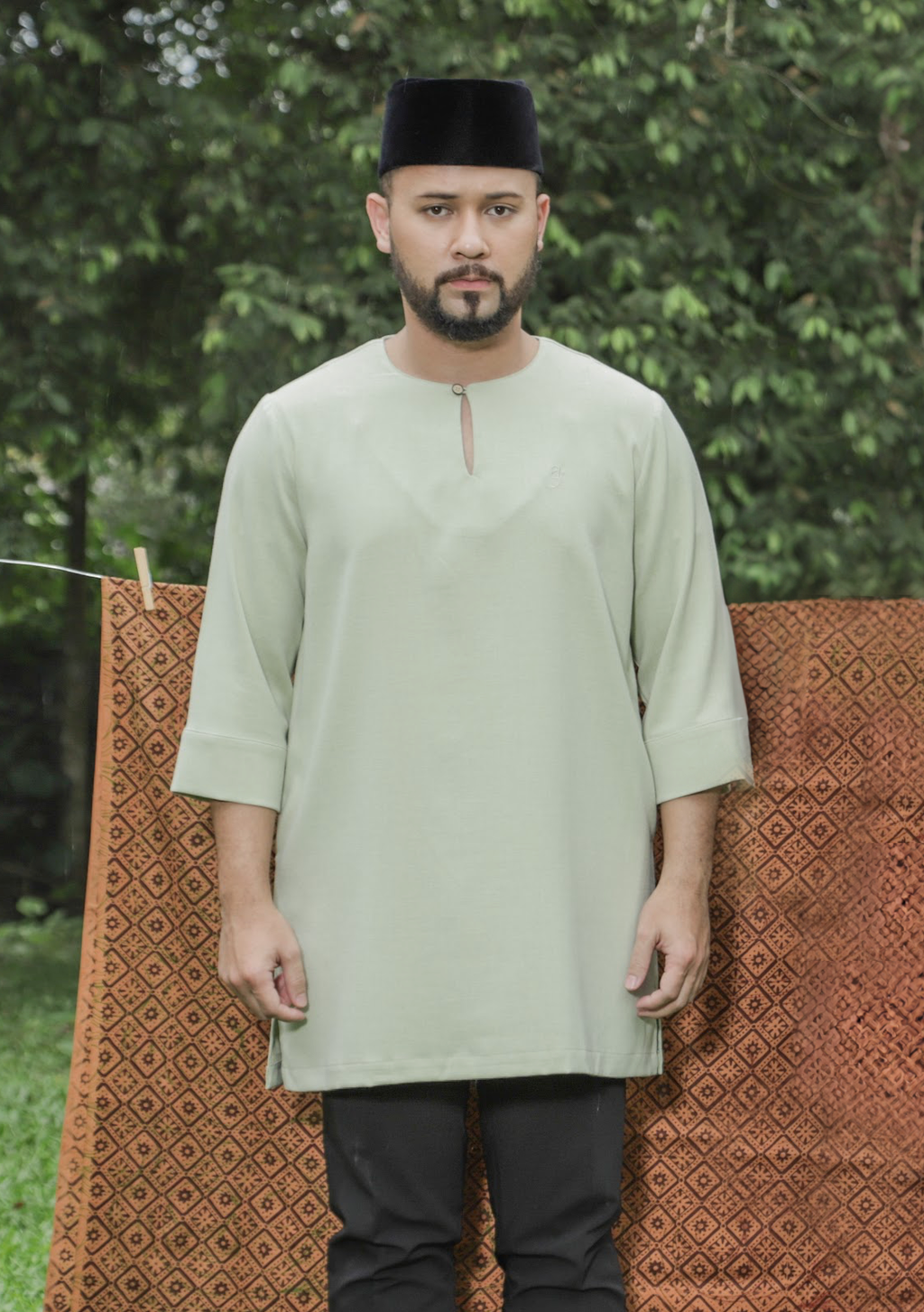 Klasik Raya Anggrek Plain Kurta in Green