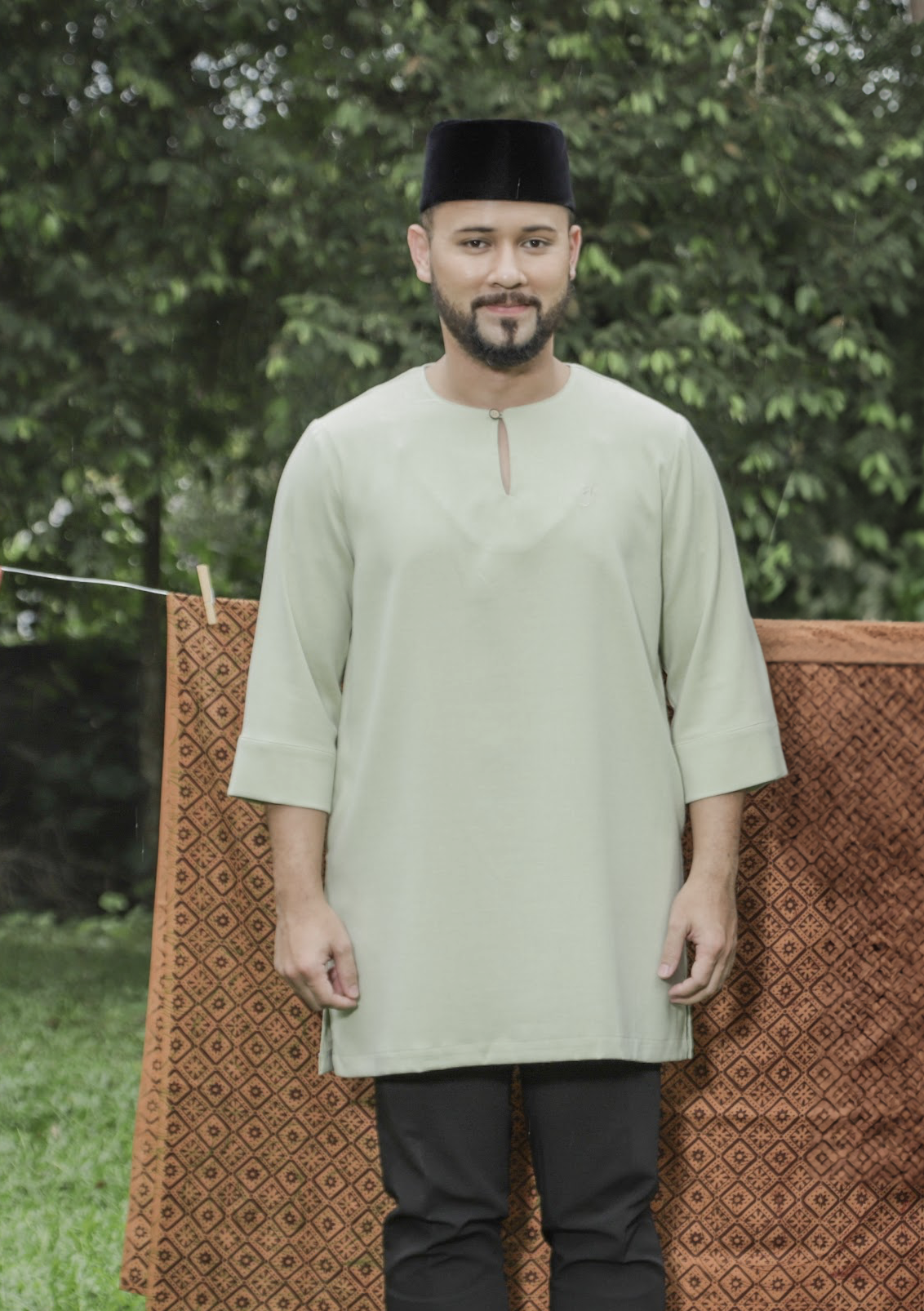 Klasik Raya Anggrek Plain Kurta in Green