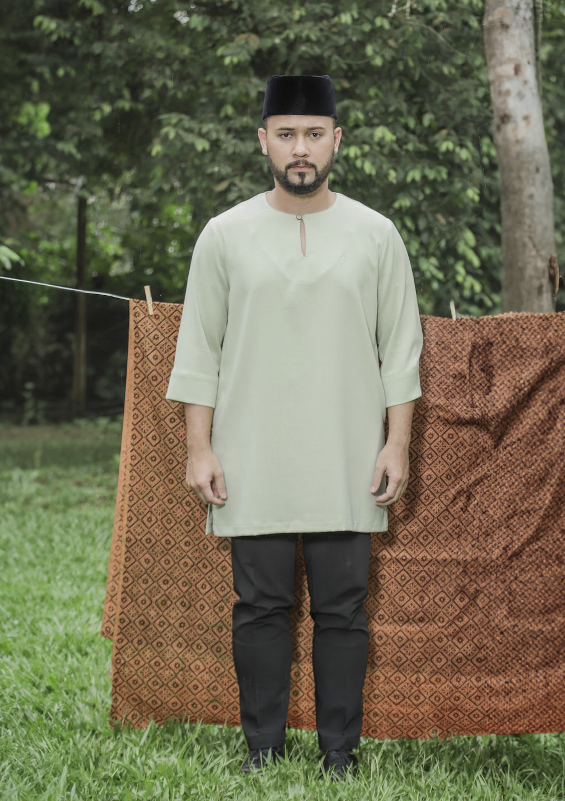 Klasik Raya Anggrek Plain Kurta in Green