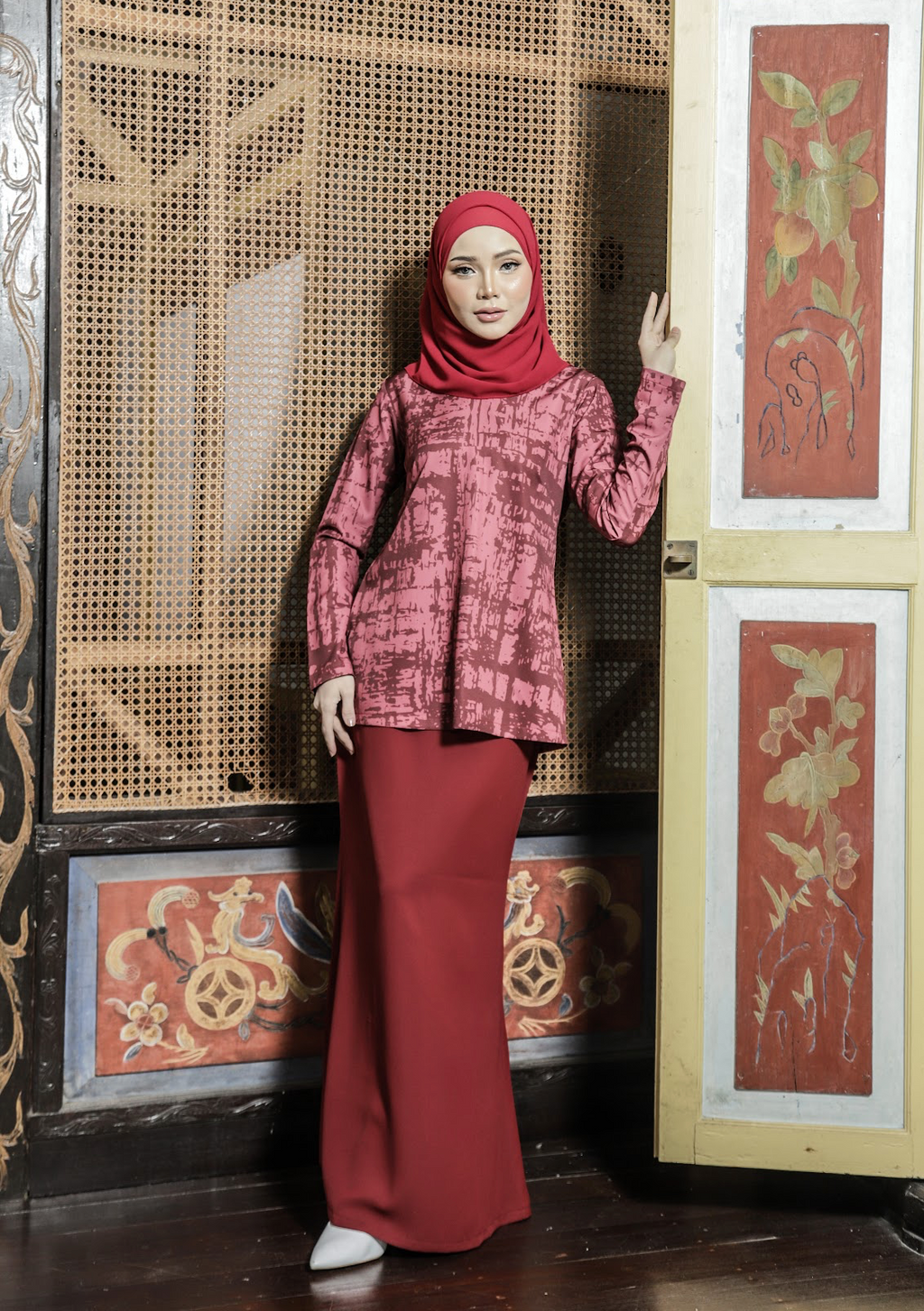 Klasik Raya Mawar Printed Kurung in Red