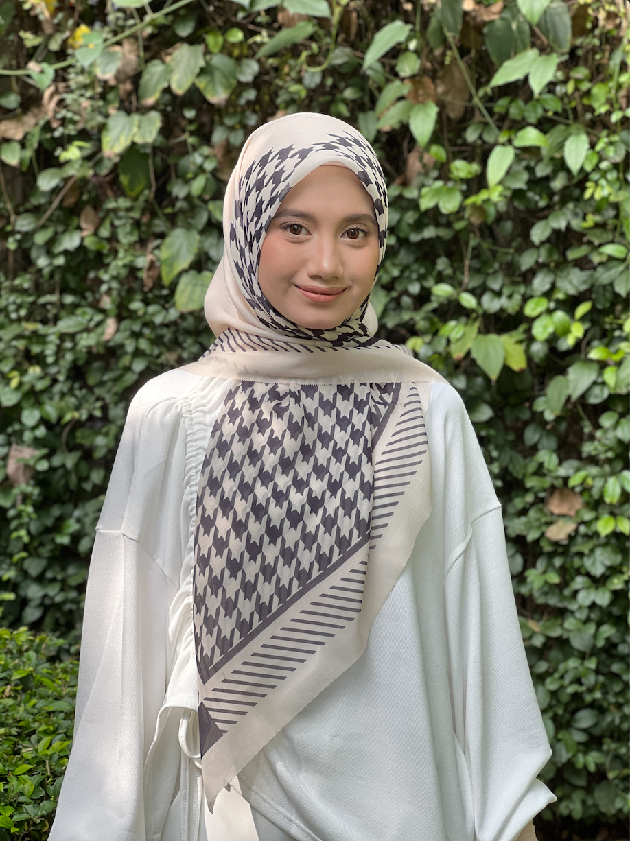 Houndstooth Cotton Voile Bawal in White