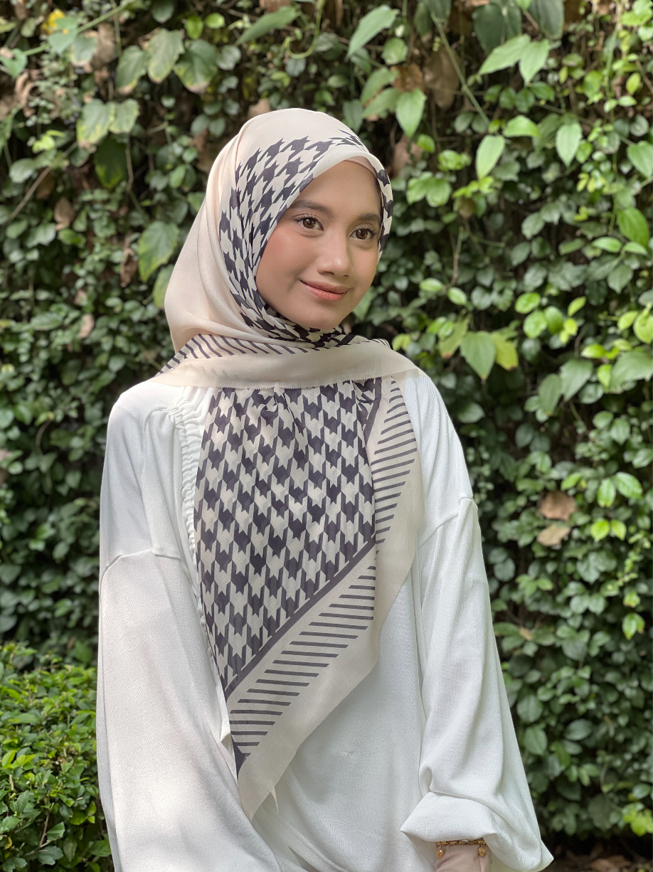 Houndstooth Cotton Voile Bawal in White