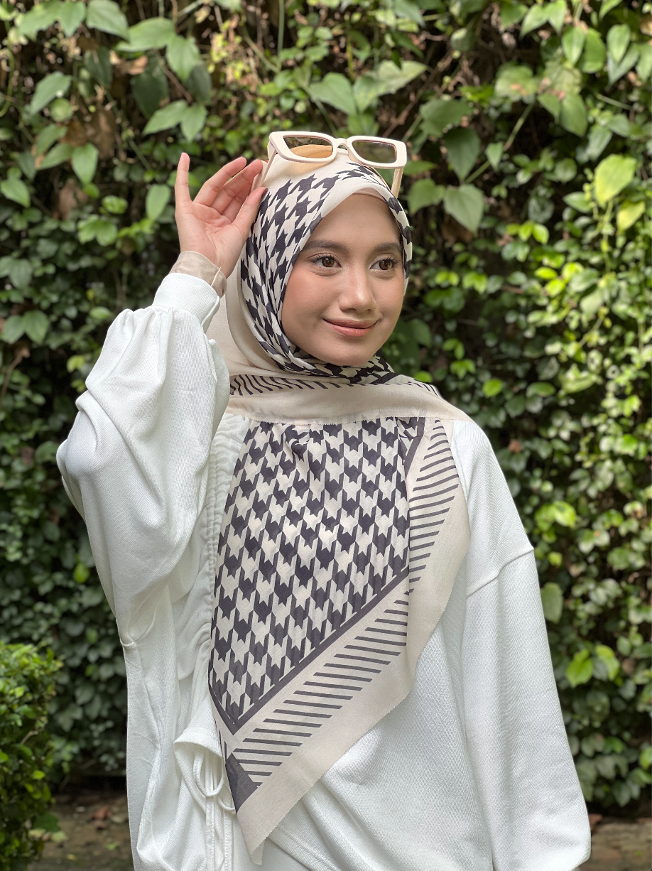 Houndstooth Cotton Voile Bawal in White