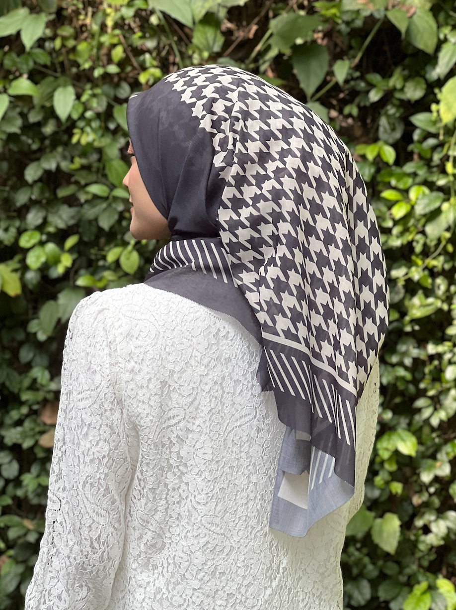 Houndstooth Cotton Voile Bawal in Black