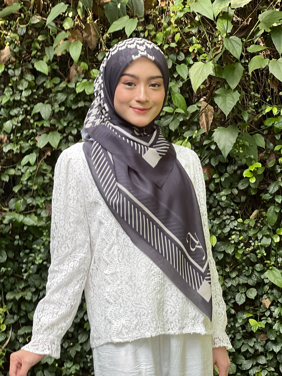 Houndstooth Cotton Voile Bawal in Black