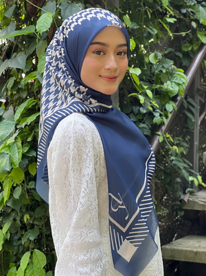 Houndstooth Cotton Voile Bawal in Navy