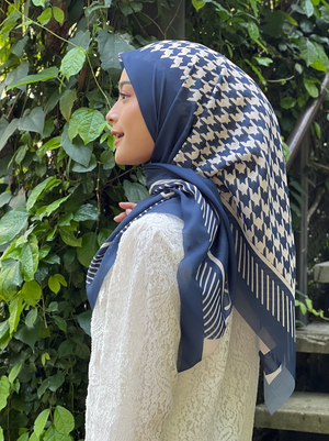 Houndstooth Cotton Voile Bawal in Navy