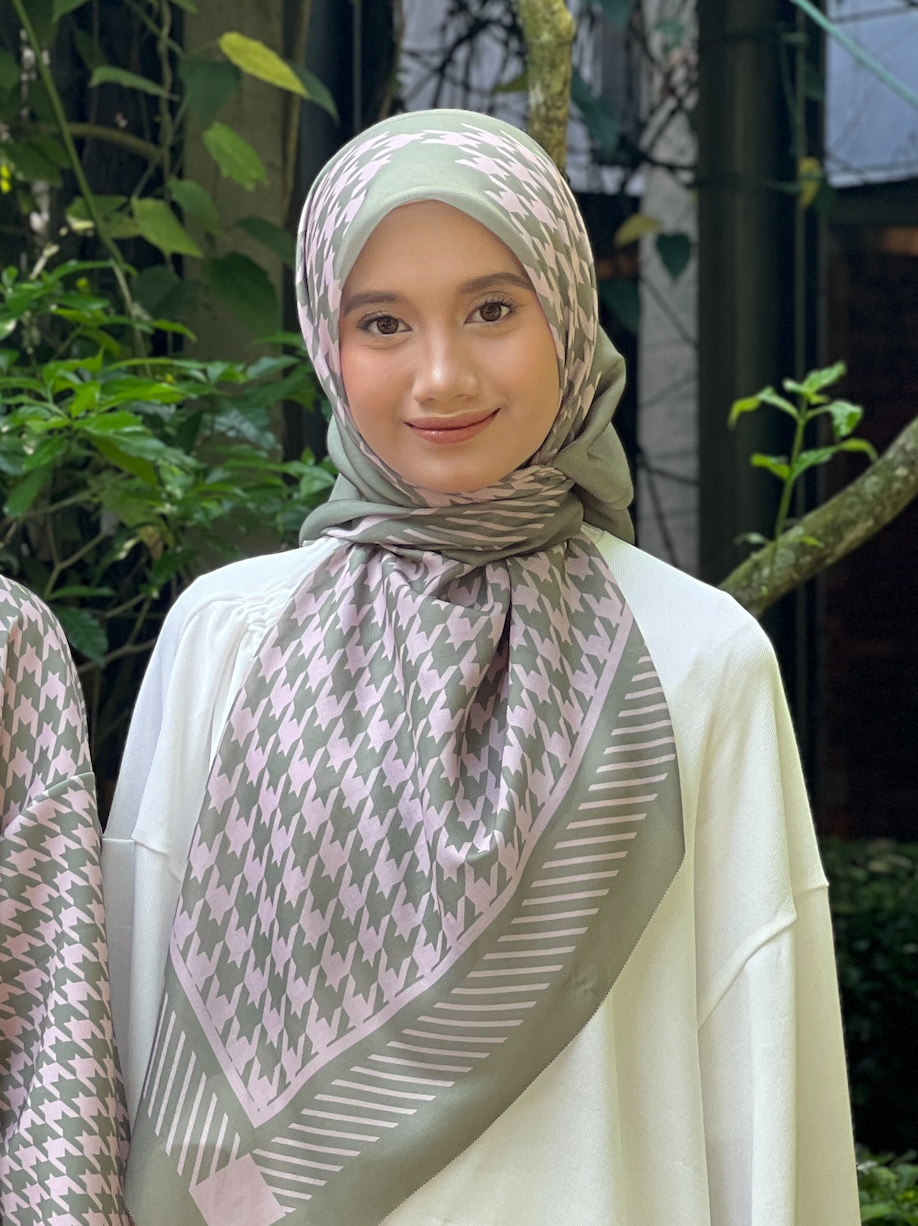 Houndstooth Cotton Voile Bawal in Sage