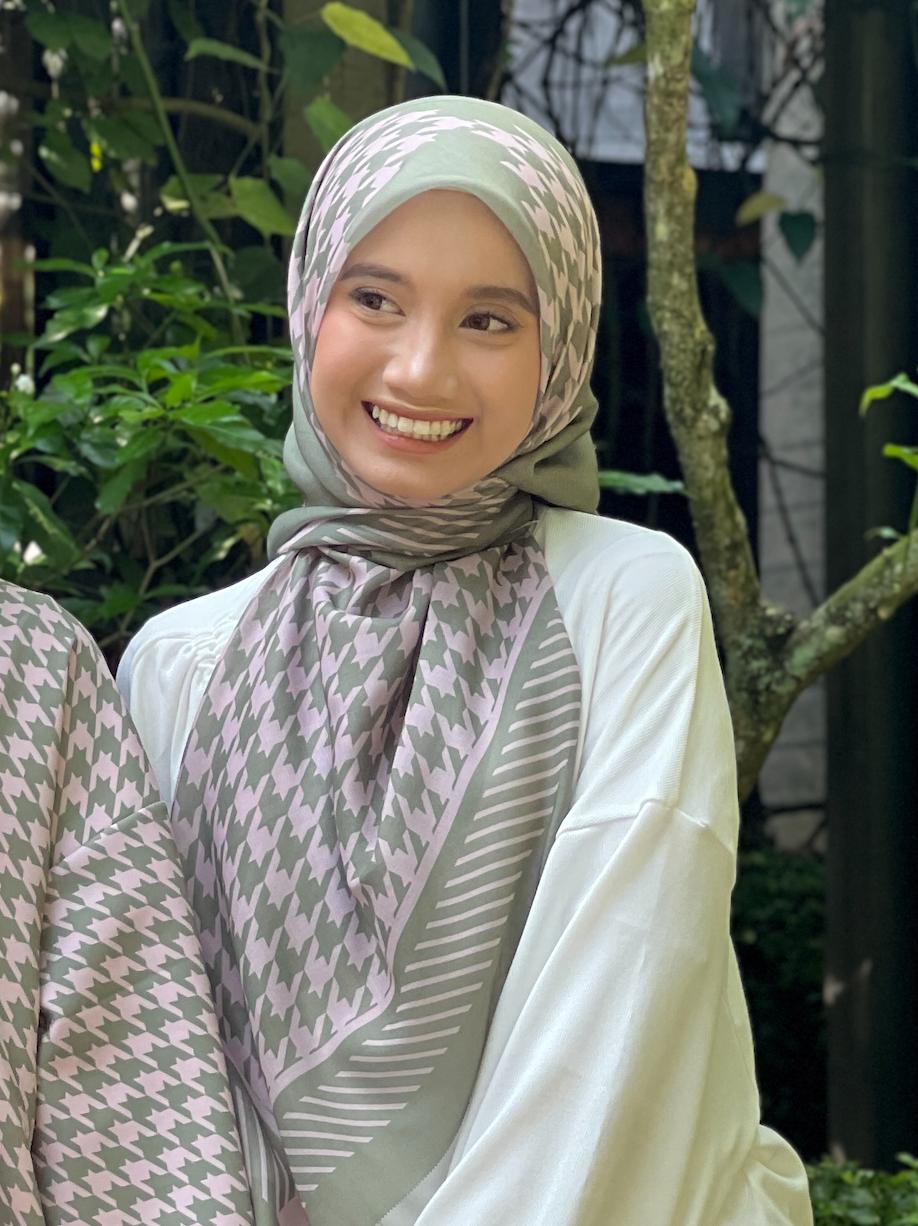 Houndstooth Cotton Voile Bawal in Sage