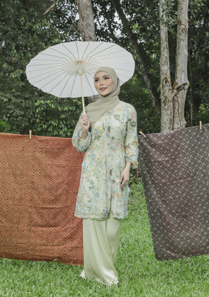 Klasik Raya Anggrek Tulle Kurung in Green