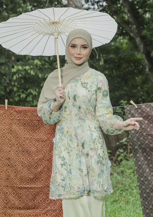 Klasik Raya Anggrek Tulle Kurung in Green