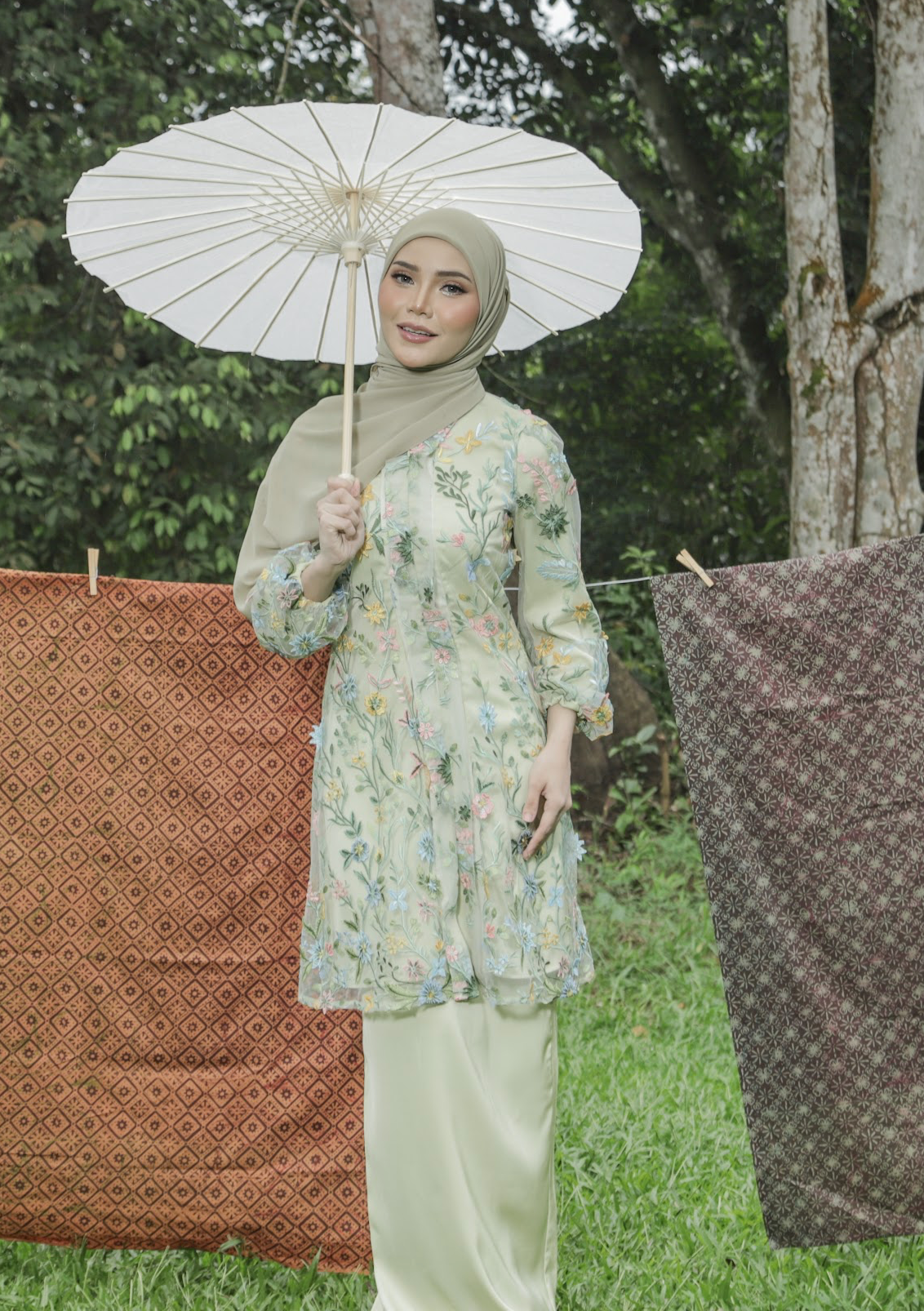 Klasik Raya Anggrek Tulle Kurung in Green