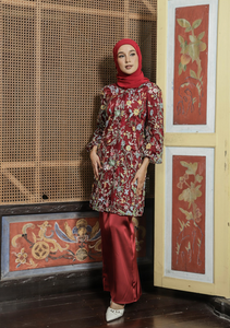 Klasik Raya Mawar Tulle Kurung in Red