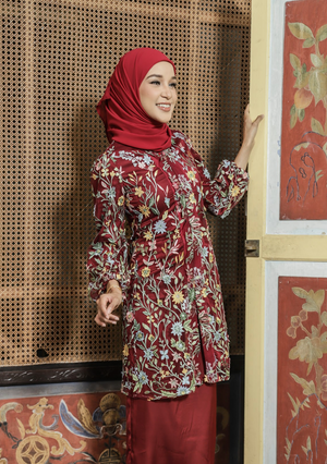 Klasik Raya Mawar Tulle Kurung in Red